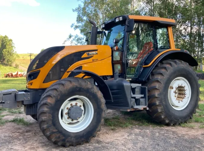 Trator Valtra BH194 ano 2019, 4x4, câmbio manual, com 10.800 horas, em SP