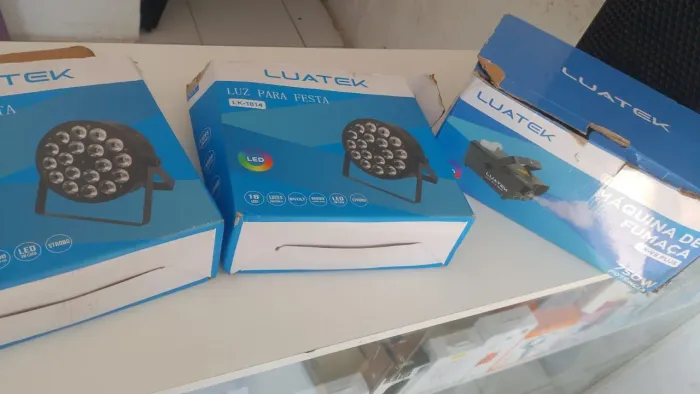 kit dois leds e máquina de fumaça 499$