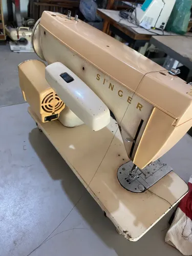 Maquina de Costura Singer ZigZag 247 