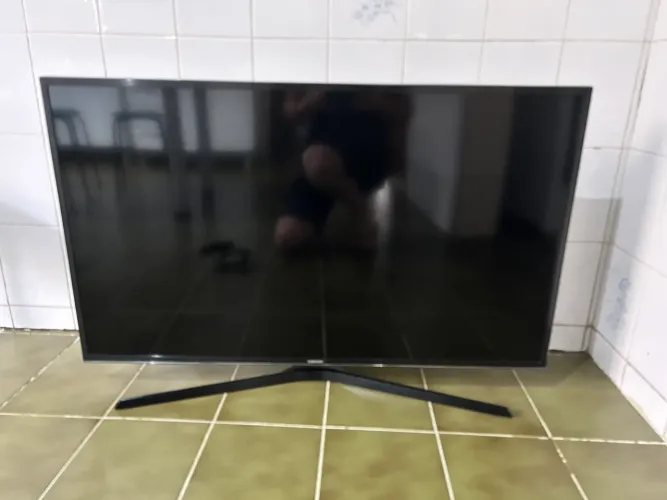 TV Samsung 4K 40 polegadas (tela quebrada)