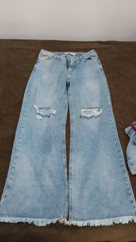 Calça Wide Boby Blues Rasgada Barra Desfiada