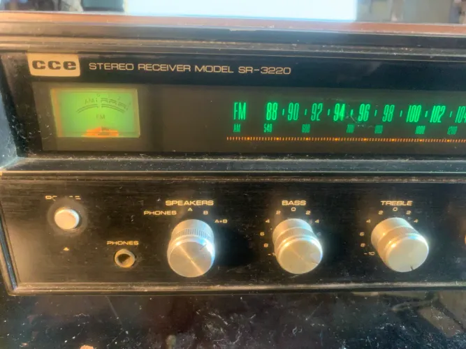 receiver vintage CCE SR-3220 c/ defeito