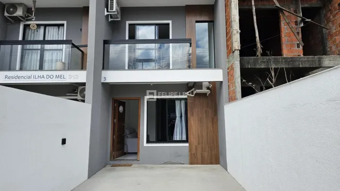 Sobrados em Areias - São José, SC