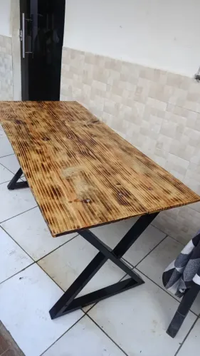 Mesa rustica de ótima qualidade