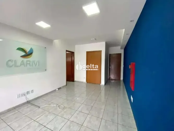 Loja disponível para venda e locação no bairro Saraiva em Uberlândia-MG.