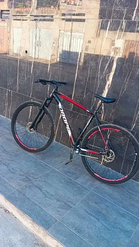 Bicicleta augus detalhe pra fazer por isso o preço a baixo (750)
