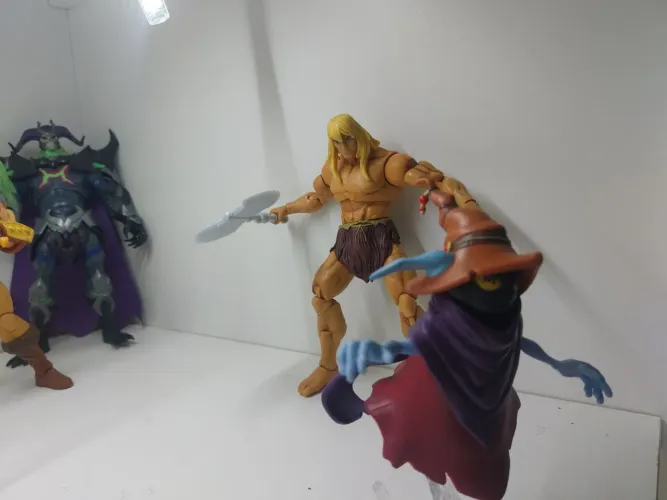 Figura Heman Selvagem e Gorpo Masterverse Revelation