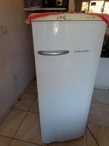 Geladeira Eletrolux re 28