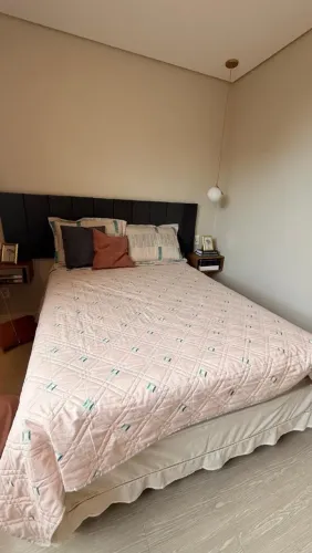 Cama semi nova