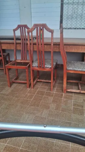 Cadeiras de madeira 