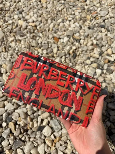 Carteira Burberry London England ?