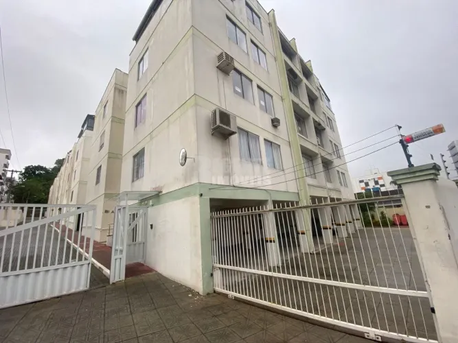 Ótimo apartamento de 3 dormitórios para locação no bairro Carvoeira, perto da UFSC!
