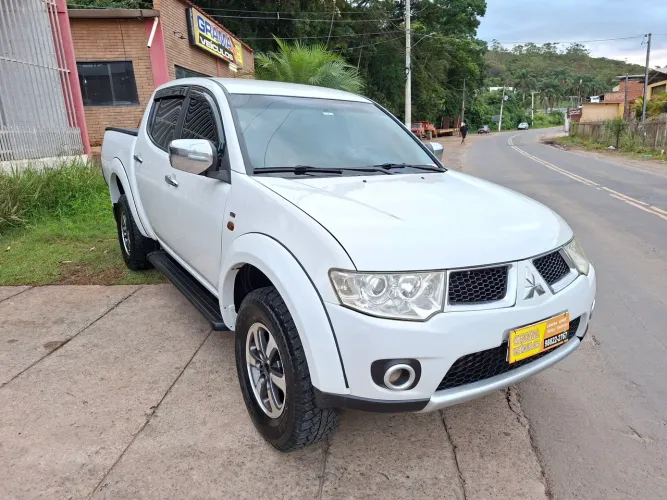 Mitsubishi L200 Triton HPE 3.2 CD TB Int.diesel AUT 2013