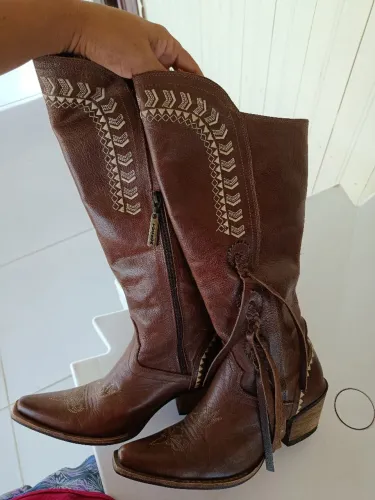 Vende-se está Bota