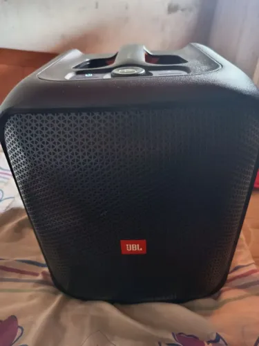 Caixa de som JBL em core 1