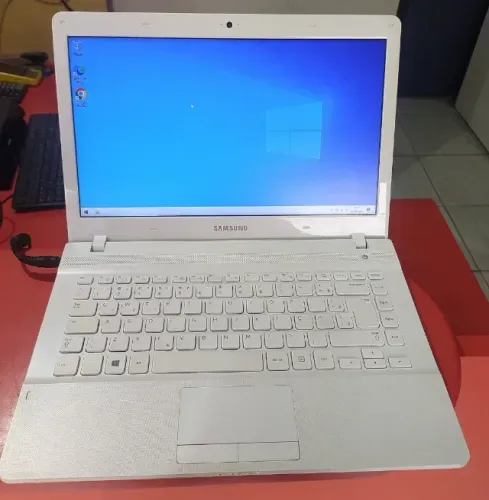 Notebook Samsung NP270E4E Core i3 3ª GEN 8GB de RAM 120GB de SSD de Windows 10 Office 2019