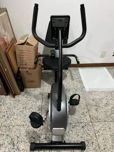 Vendo bicicleta ergométrica WRB300 seminova excelente estado de conservação 