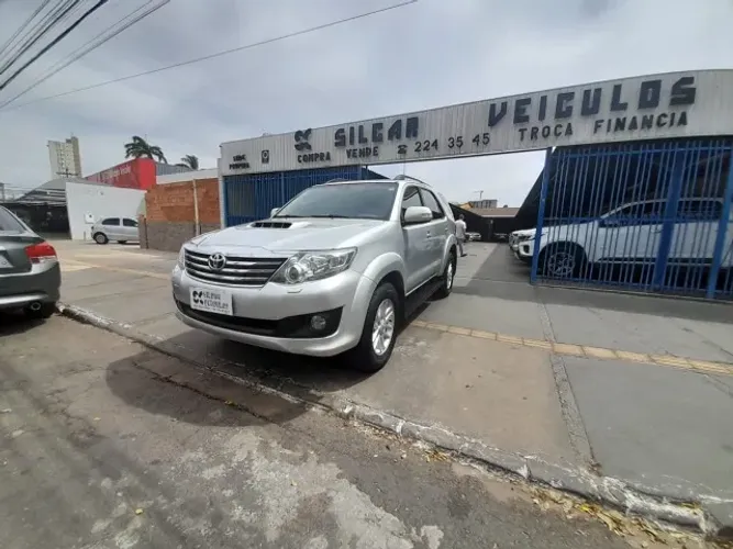 Toyota Hilux SW4 SRV D4-d 4X4 3.0 TDI Dies. AUT 2012