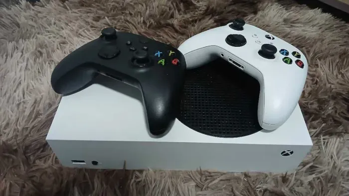 Xbox Series S 512GB + 2 Controles + Baterias Recarregáveis, Digital!