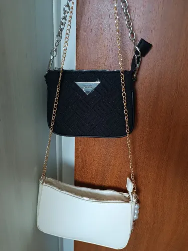 Duas bolsas femininas