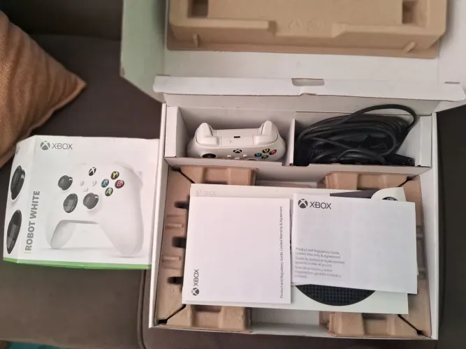 Xbox Series S 512GB + 2 Controles - Pouco Uso