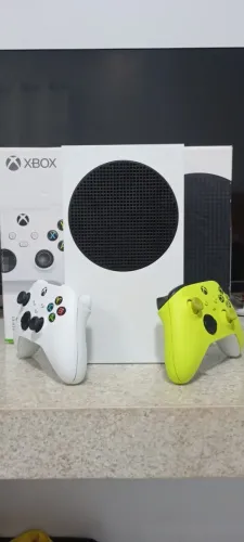 XBOX Series S C/2 Controles Semi-Novo