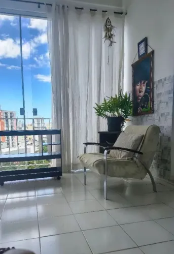 Poltrona Servilha ou Grécia, curva em arco gluido, alumínio ou aço cromado.