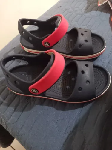 Sandália Crocs infantil tamanho 29/30 C12