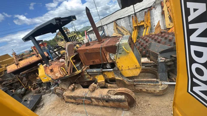 Trator esteira D130 new holland pra peças