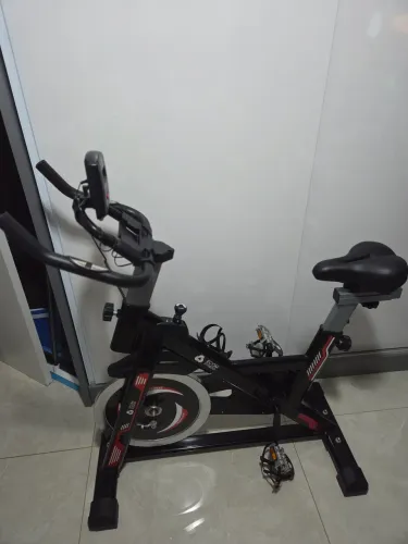 Bicicleta ergométrica spinning 150 kg Ecom fitness cor vermelho