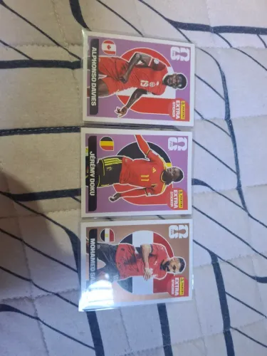 Alphonso davies e jeremy doku regular e mohamed salah bronze