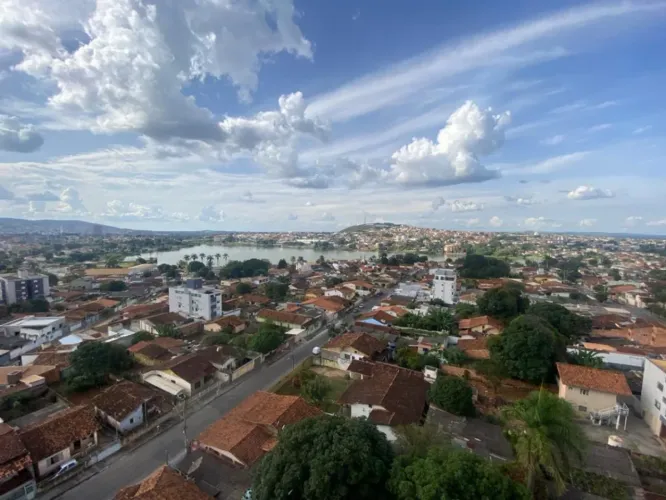 Cobertura Duplex com 4 quartos para alugar em Sete Lagoas