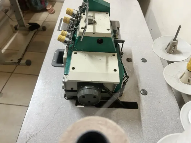 Máquina de costura interloque industrial