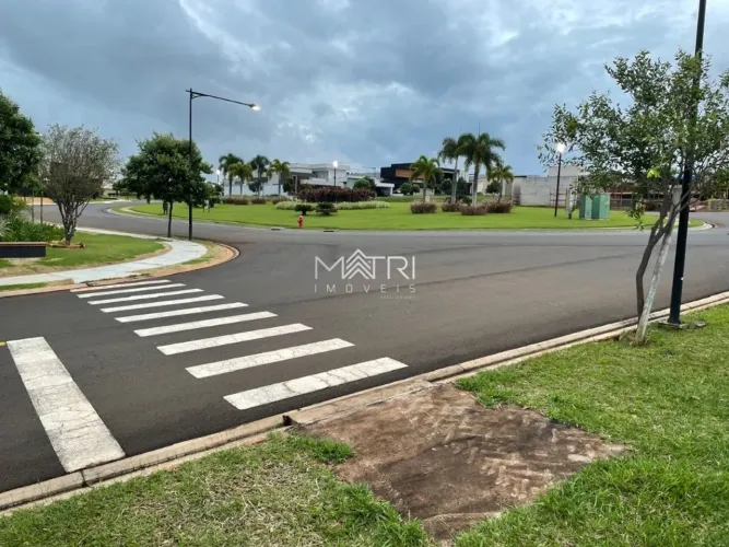 Terreno à venda no Condomínio Quinta das Laranjeiras em Araraquara