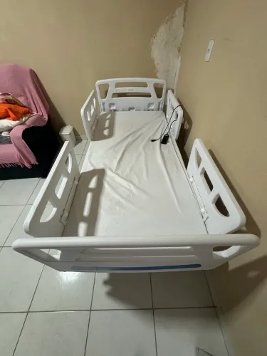 Cama Hospitalar Elétrica 8 Movimentos Motorizada Com Elevação de Altura 