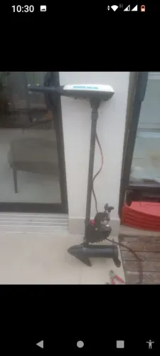 MOTOR ELÉTRICO MINN KOTA RIPTIDE RT40 40LBS 12V - SEMI NOVO USO 1 VEZ - SALTWATER