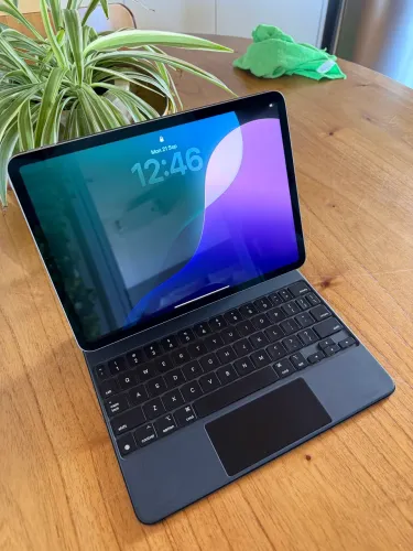 Apple iPad Pro 11 4th com Magic Keyboard original
