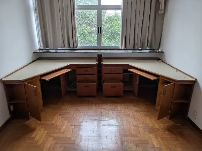 Escrivaninha dupla para escritório em MDF e madeira