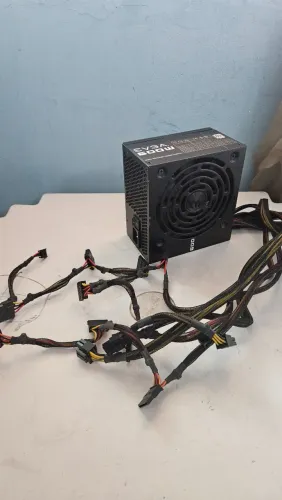Fonte EVGA 600W (80 Plus / Bivolt)
