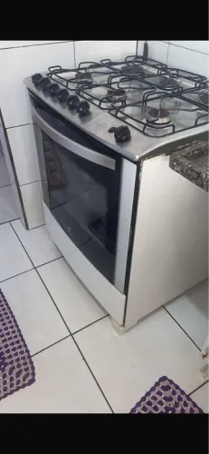 Vendo fogão 100 reais !! Pra ir embora logo pega as bocas normal