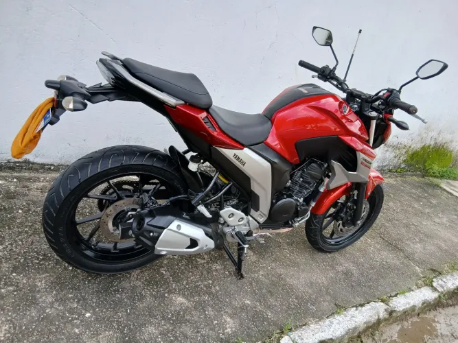 FZ25 fezer 2021 9.800 km 17.900