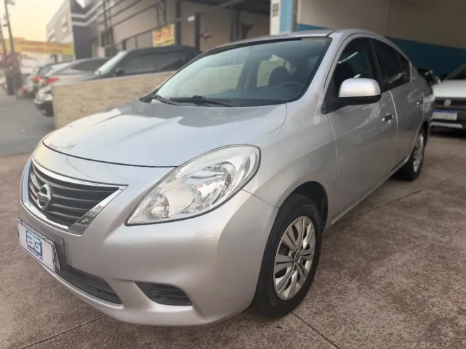Nissan Versa SV 1.6 16V Flex Fuel 4P Mec. 2013