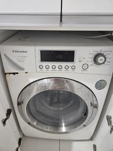 MAQUINA LAVA E SECA COM DEFEITO 