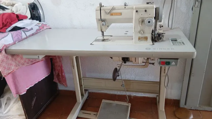 Vende- se maquina zigue-zague singer