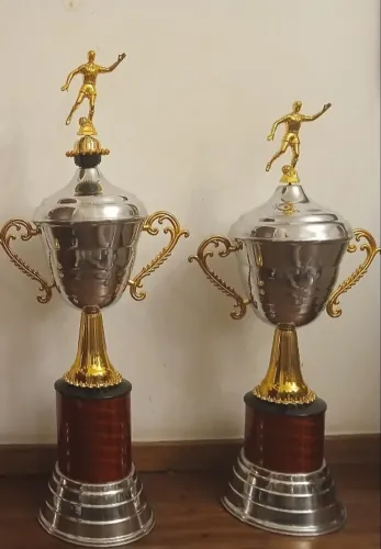 2 Trofeus Futebol 97cm 92cm