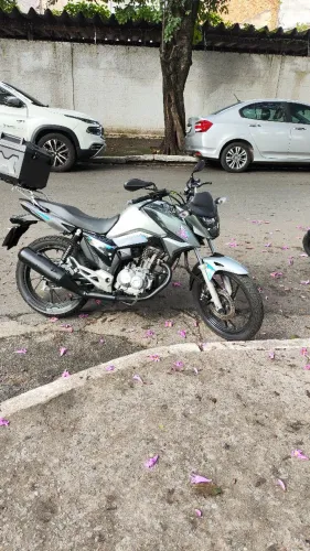 Fan 2020 manual e chave reserva muito bem conservada.!