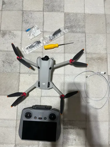 Vende-Se um Drone DJI MINI 4 PRO