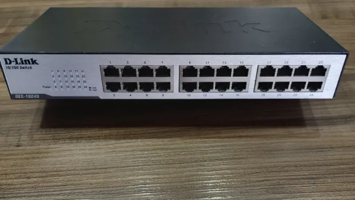 Switch D-Link DES-1024D 10/100 24 Portas