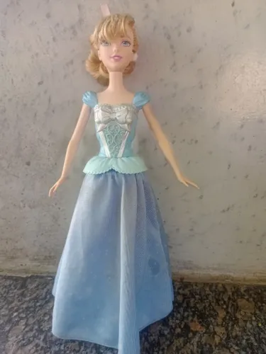 Boneca barbie Cinderela usada