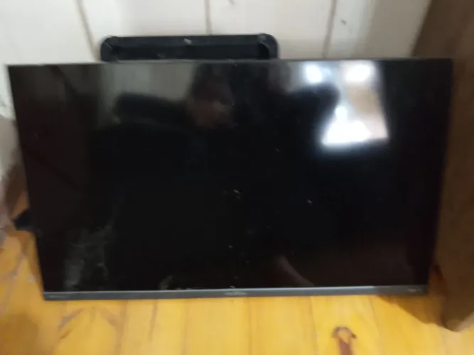 Vendo tv para retirada de peça